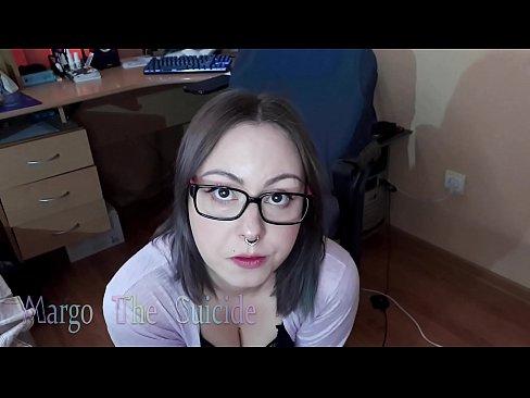 ❤️ Ọmọbinrin ti o ni gbese pẹlu awọn gilaasi buruja Dildo jinna lori Kamẹra ❤❌  si wa ❌